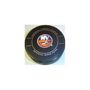  New York Islanders NHL Hockey Official Game Puck 2009 2010 