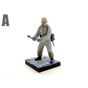 German Soldier w/Stick Greneade, Winter Combat, 1/35 Scale 