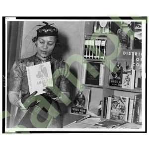   : Zora Neale Hurston at New York Times Book Fair 1937: Home & Kitchen