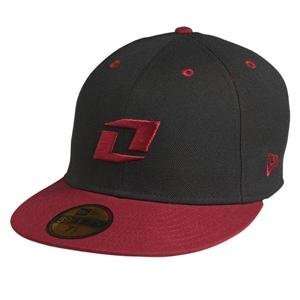  One Industries Drex Flat Bill Hat   7 5/8 /Black/Red Automotive