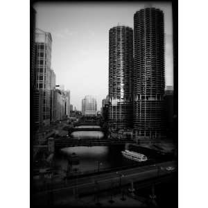  Chicago Cityscape Marina Tower Print CHBW8814 5x7