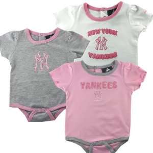  New York Yankees Baby Girl 3 Piece Body Suit Set: Sports 