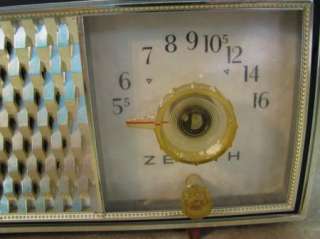 ZENITH Vintage CLOCK TUBE RADIO Bakelite Case BURGUNDY  