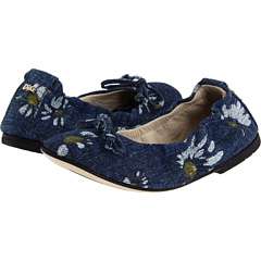   your child s world with the beauty of this d g junior shoe daisy