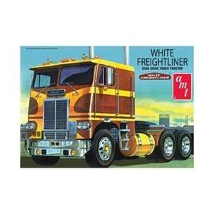   : AMT620 White Freightliner Dual Drive Cabover Tractor: Toys & Games