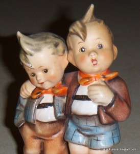VINTAGE*** 1950s MAX AND MORITZ Goebel Hummel Figurine #123 TMK2 